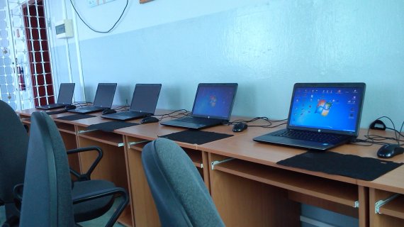 Komputery w pracowni szkolnej
